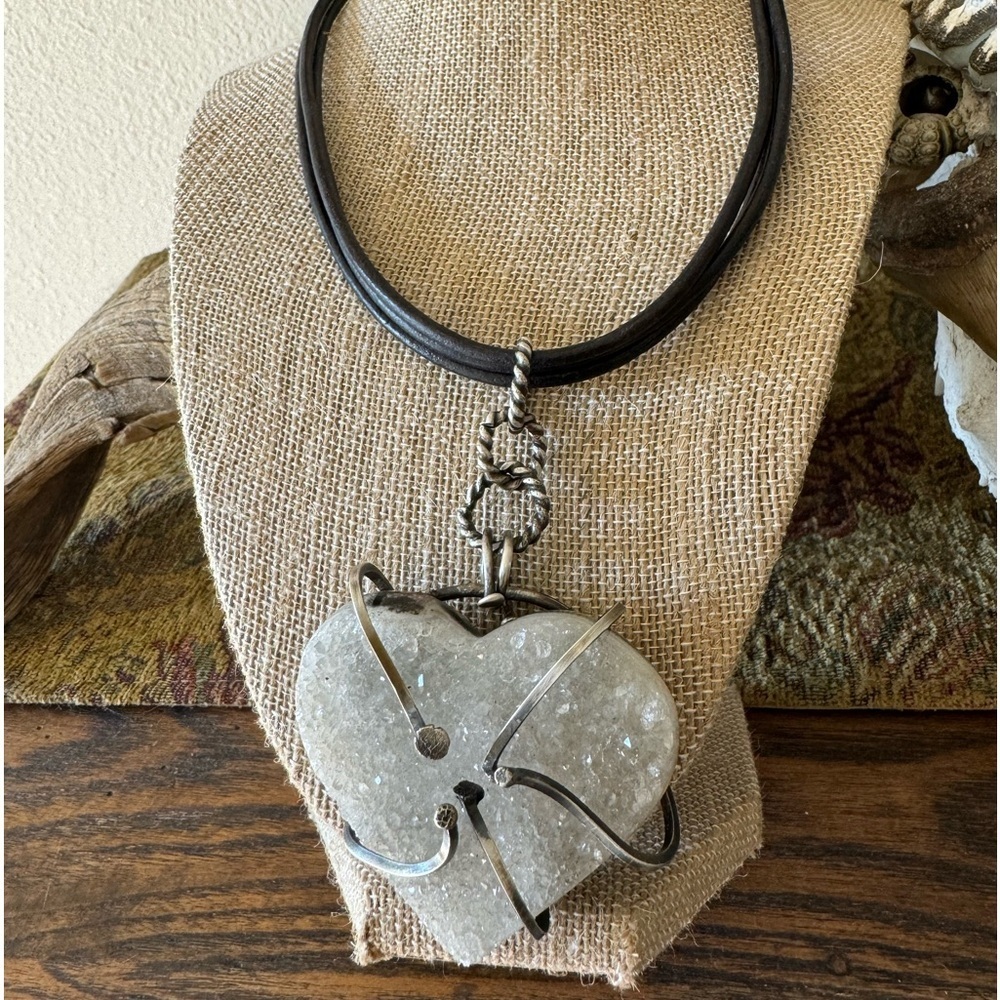 Sterling silver / substantial Druzy  Heart leather choker - Picture 3 of 14